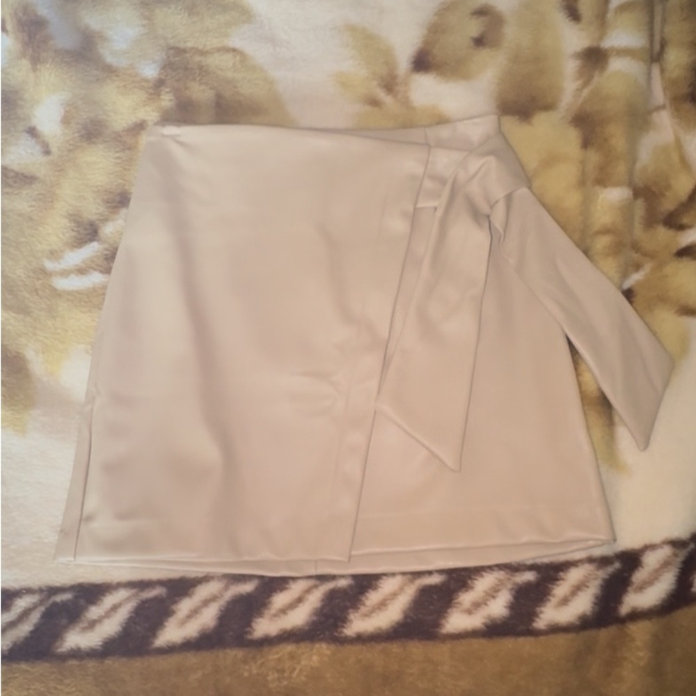 Elegant Cream Wrap Skirt - XS